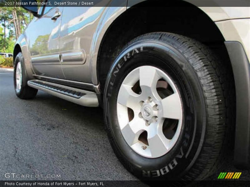 Desert Stone / Desert 2007 Nissan Pathfinder S