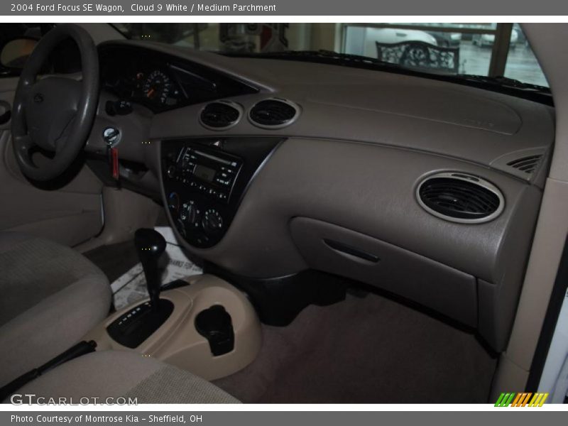 Cloud 9 White / Medium Parchment 2004 Ford Focus SE Wagon