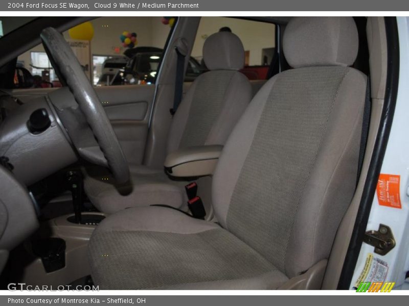 Cloud 9 White / Medium Parchment 2004 Ford Focus SE Wagon