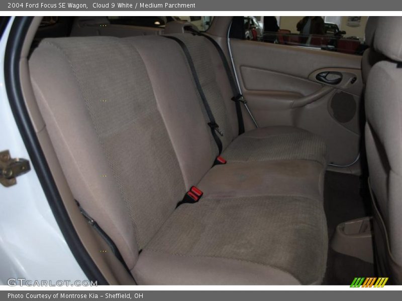 Cloud 9 White / Medium Parchment 2004 Ford Focus SE Wagon