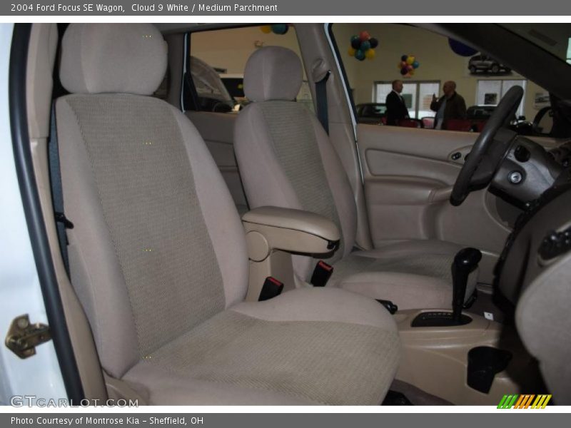 Cloud 9 White / Medium Parchment 2004 Ford Focus SE Wagon