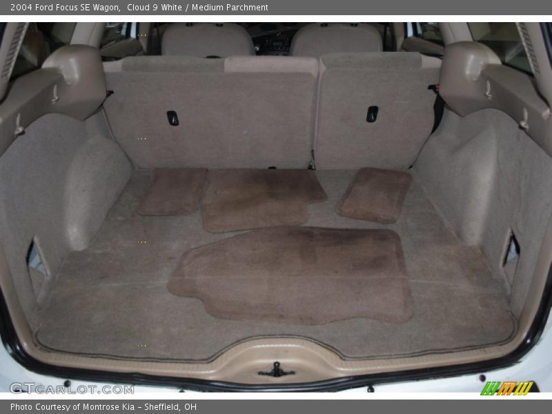 Cloud 9 White / Medium Parchment 2004 Ford Focus SE Wagon