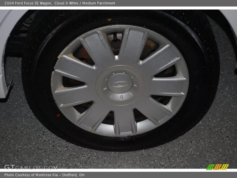 Cloud 9 White / Medium Parchment 2004 Ford Focus SE Wagon
