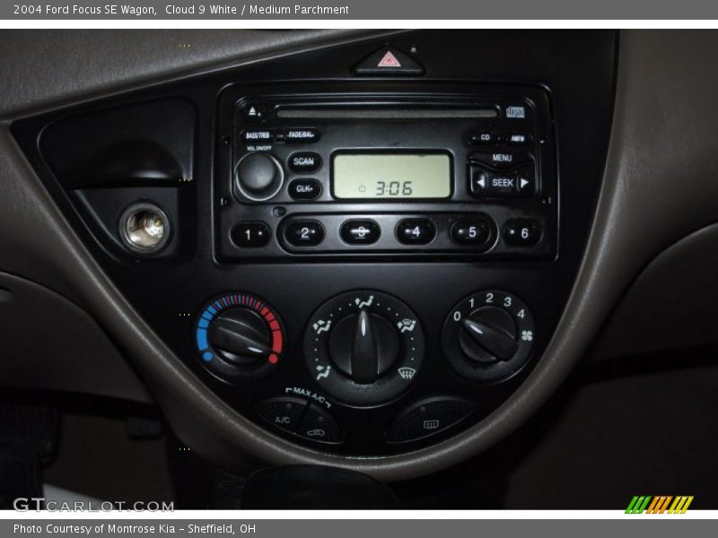 Cloud 9 White / Medium Parchment 2004 Ford Focus SE Wagon