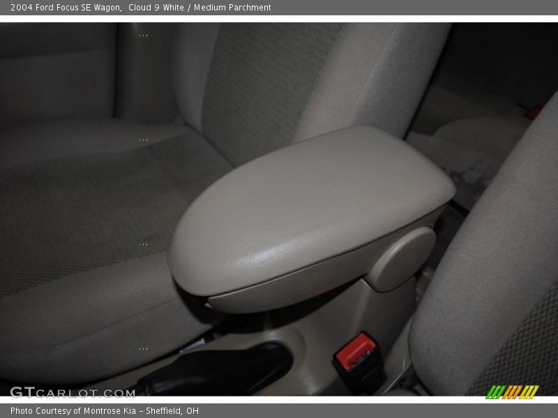 Cloud 9 White / Medium Parchment 2004 Ford Focus SE Wagon