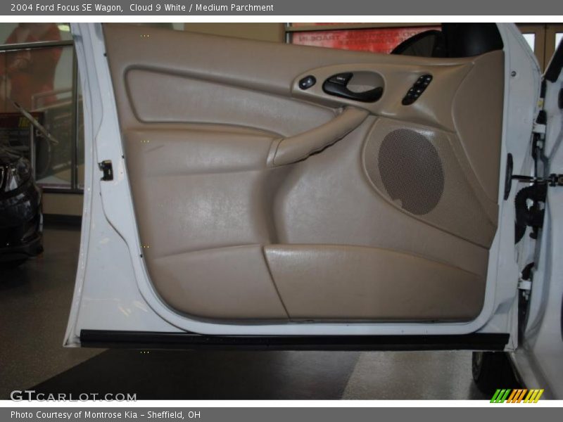 Cloud 9 White / Medium Parchment 2004 Ford Focus SE Wagon