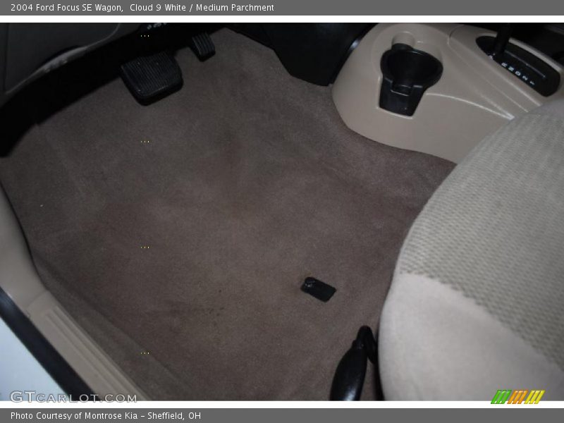 Cloud 9 White / Medium Parchment 2004 Ford Focus SE Wagon