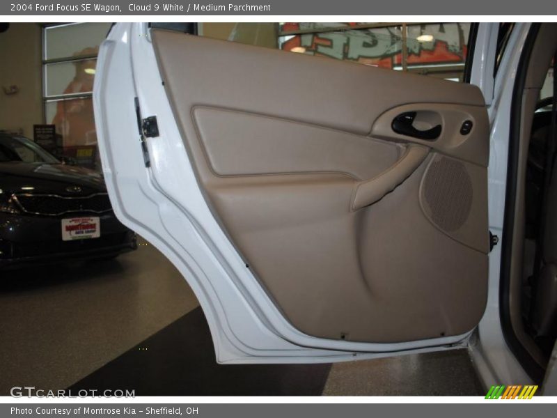 Cloud 9 White / Medium Parchment 2004 Ford Focus SE Wagon