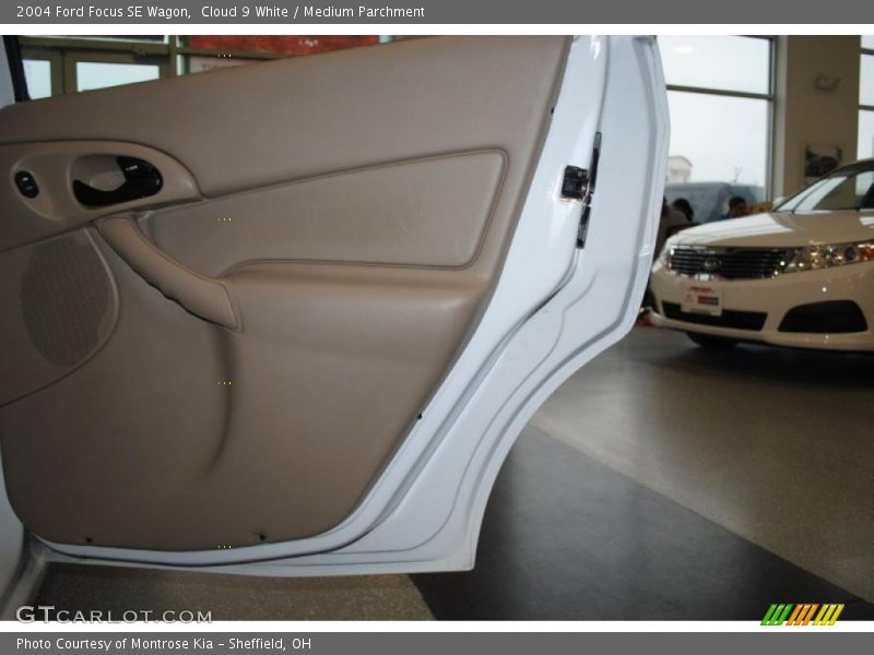 Cloud 9 White / Medium Parchment 2004 Ford Focus SE Wagon