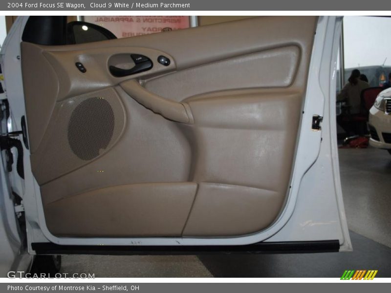Cloud 9 White / Medium Parchment 2004 Ford Focus SE Wagon