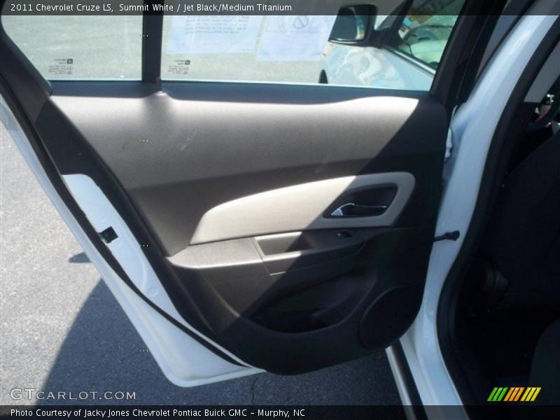 Summit White / Jet Black/Medium Titanium 2011 Chevrolet Cruze LS