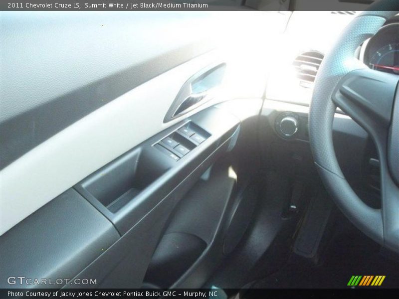 Summit White / Jet Black/Medium Titanium 2011 Chevrolet Cruze LS