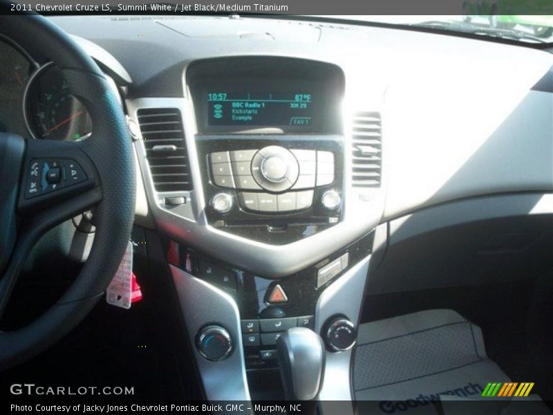 Summit White / Jet Black/Medium Titanium 2011 Chevrolet Cruze LS