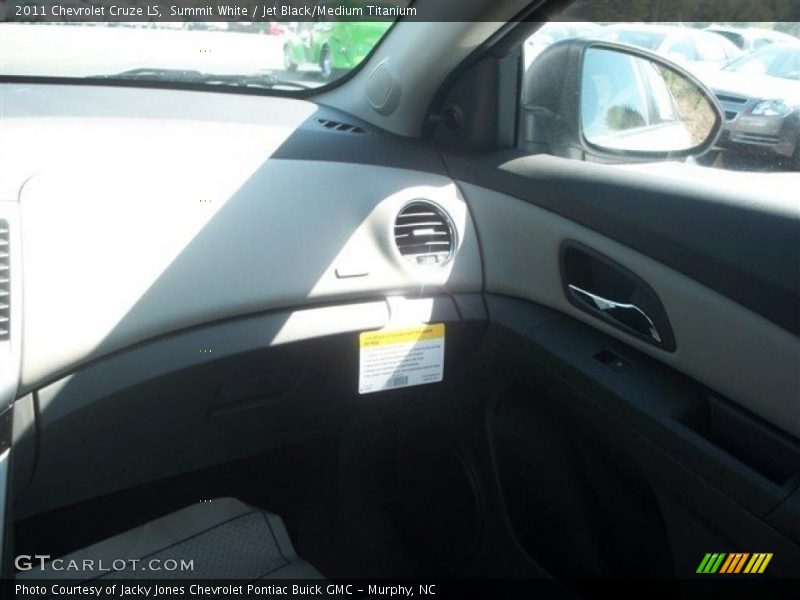 Summit White / Jet Black/Medium Titanium 2011 Chevrolet Cruze LS