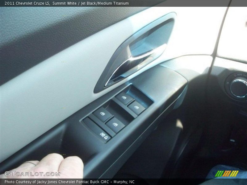 Summit White / Jet Black/Medium Titanium 2011 Chevrolet Cruze LS