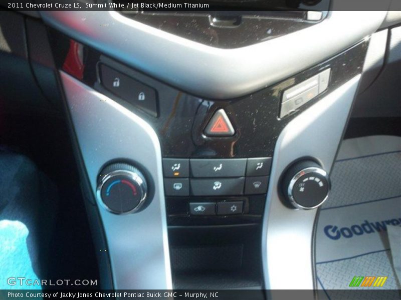 Summit White / Jet Black/Medium Titanium 2011 Chevrolet Cruze LS