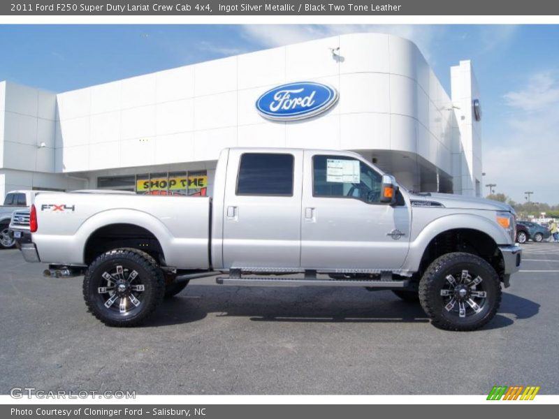 Custom Wheels of 2011 F250 Super Duty Lariat Crew Cab 4x4