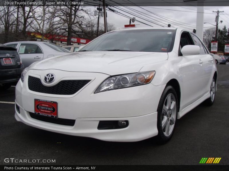 Super White / Charcoal 2009 Toyota Camry SE