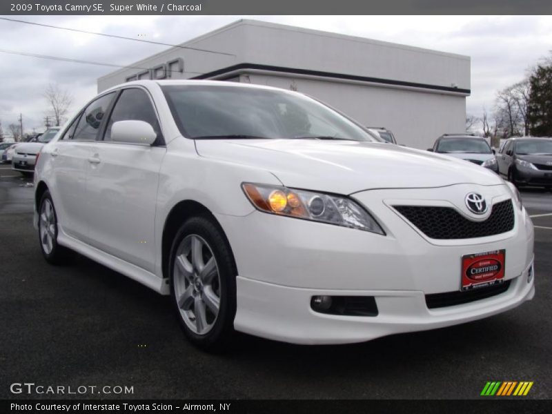 Super White / Charcoal 2009 Toyota Camry SE