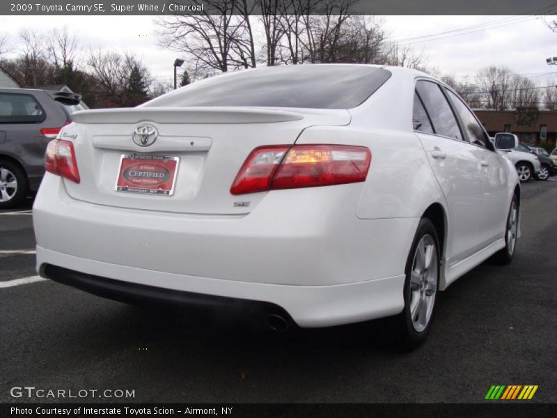Super White / Charcoal 2009 Toyota Camry SE
