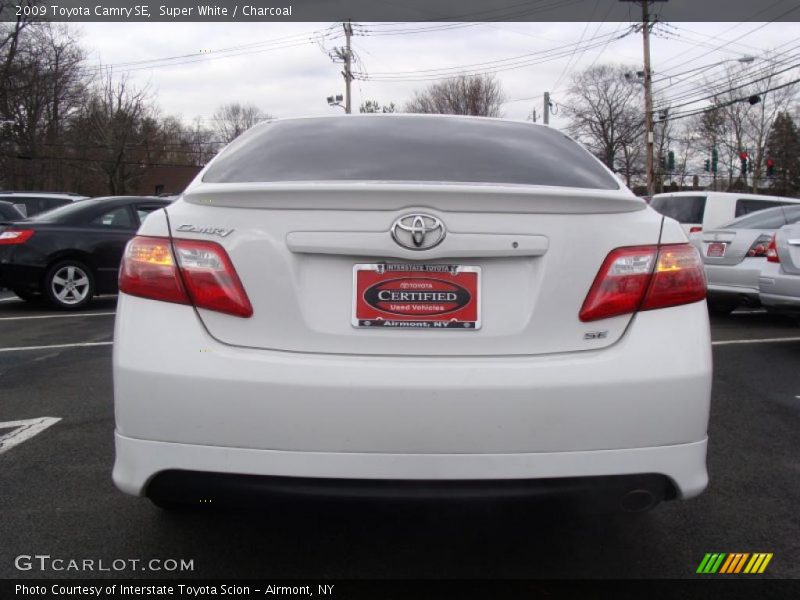 Super White / Charcoal 2009 Toyota Camry SE