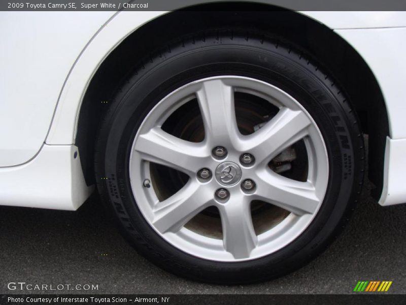 Super White / Charcoal 2009 Toyota Camry SE