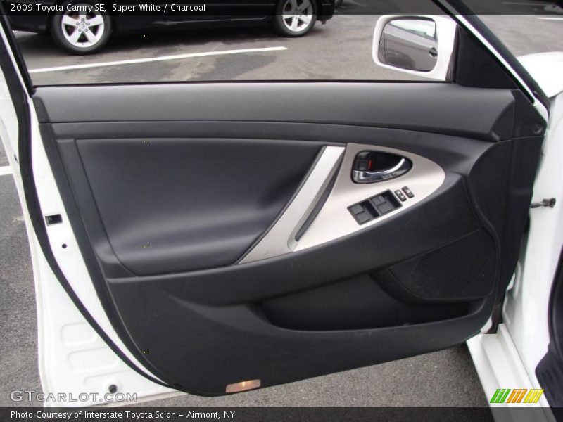 Super White / Charcoal 2009 Toyota Camry SE