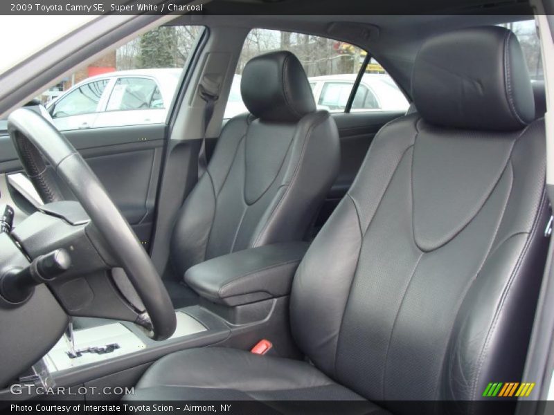 Super White / Charcoal 2009 Toyota Camry SE