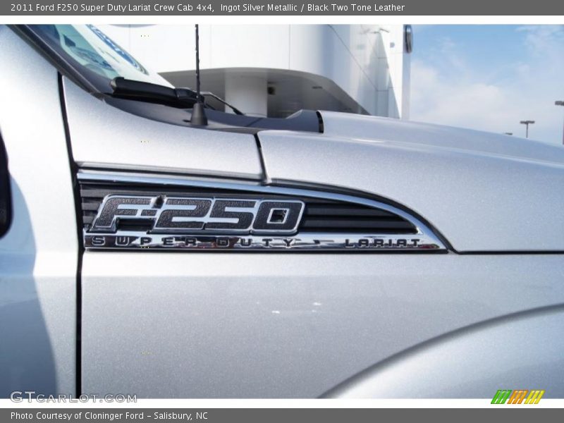  2011 F250 Super Duty Lariat Crew Cab 4x4 Logo