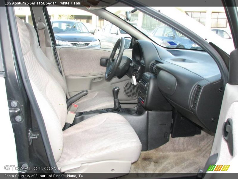 White / Tan 1999 Saturn S Series SL Sedan
