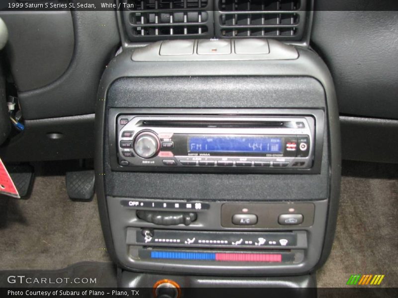 White / Tan 1999 Saturn S Series SL Sedan