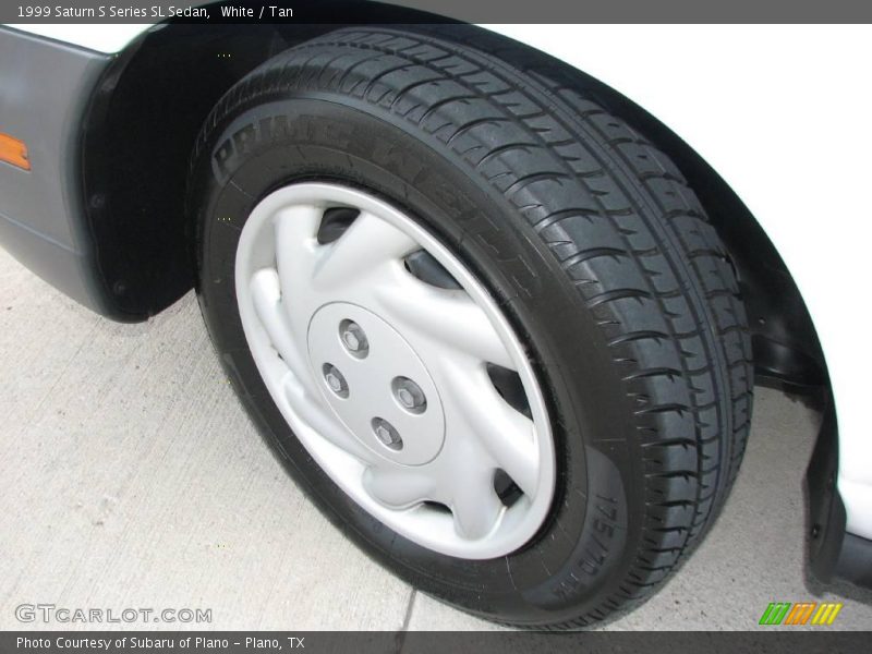 White / Tan 1999 Saturn S Series SL Sedan