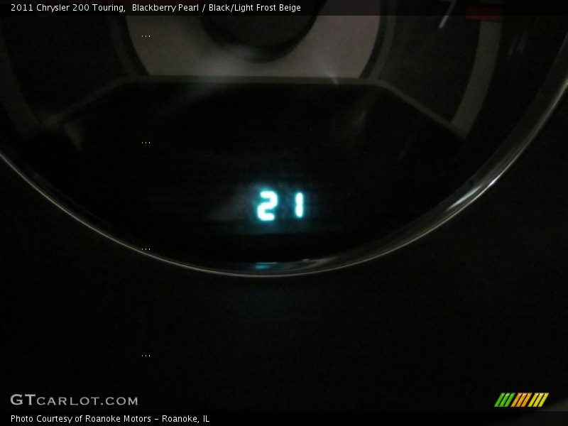 Blackberry Pearl / Black/Light Frost Beige 2011 Chrysler 200 Touring