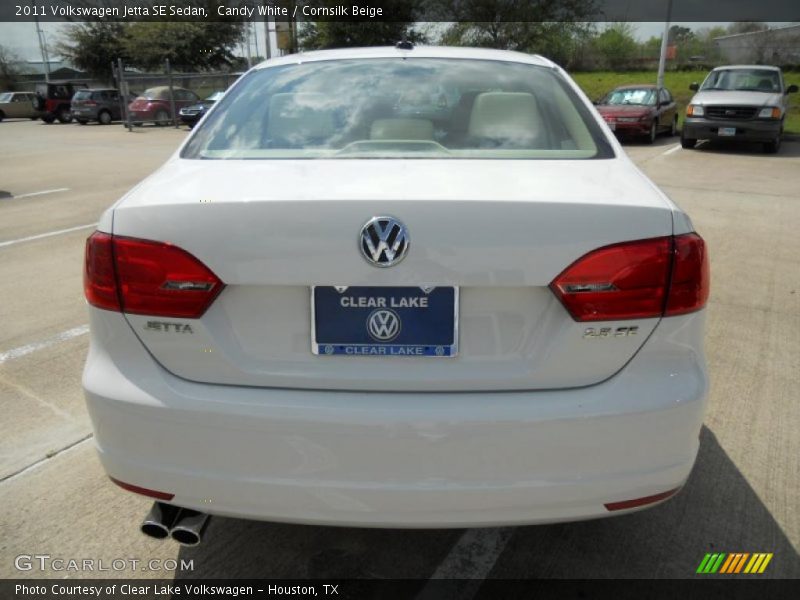 Candy White / Cornsilk Beige 2011 Volkswagen Jetta SE Sedan