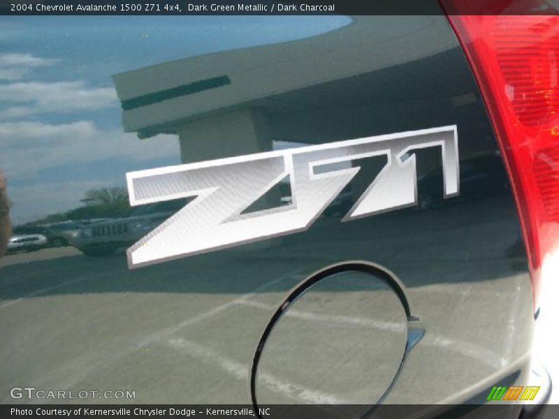 Dark Green Metallic / Dark Charcoal 2004 Chevrolet Avalanche 1500 Z71 4x4