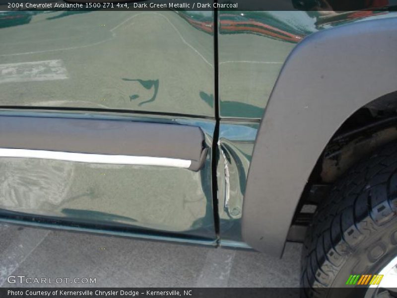 Dark Green Metallic / Dark Charcoal 2004 Chevrolet Avalanche 1500 Z71 4x4
