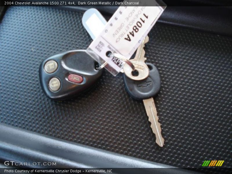 Dark Green Metallic / Dark Charcoal 2004 Chevrolet Avalanche 1500 Z71 4x4