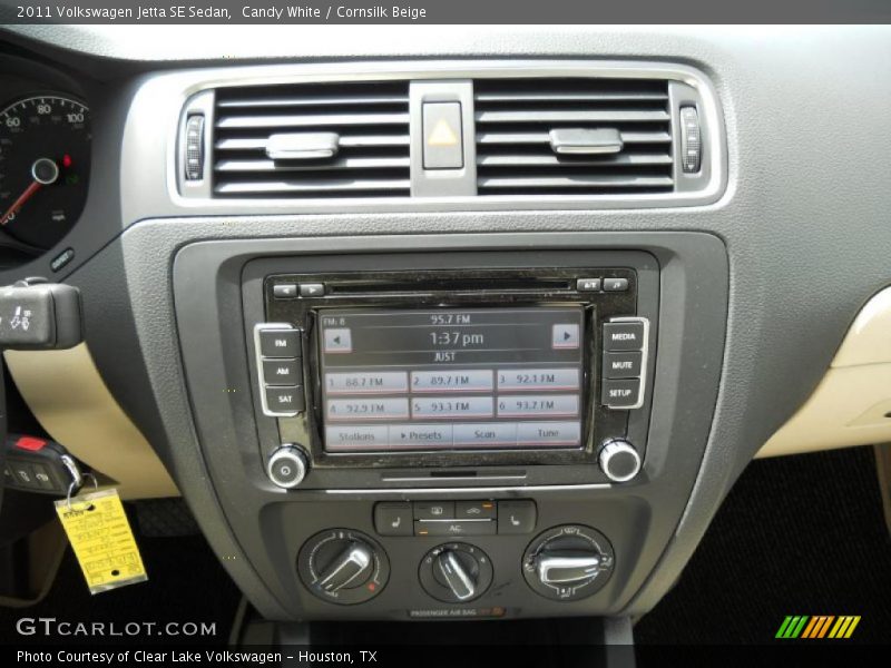 Candy White / Cornsilk Beige 2011 Volkswagen Jetta SE Sedan