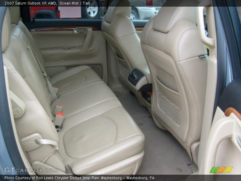  2007 Outlook XR AWD Tan Interior