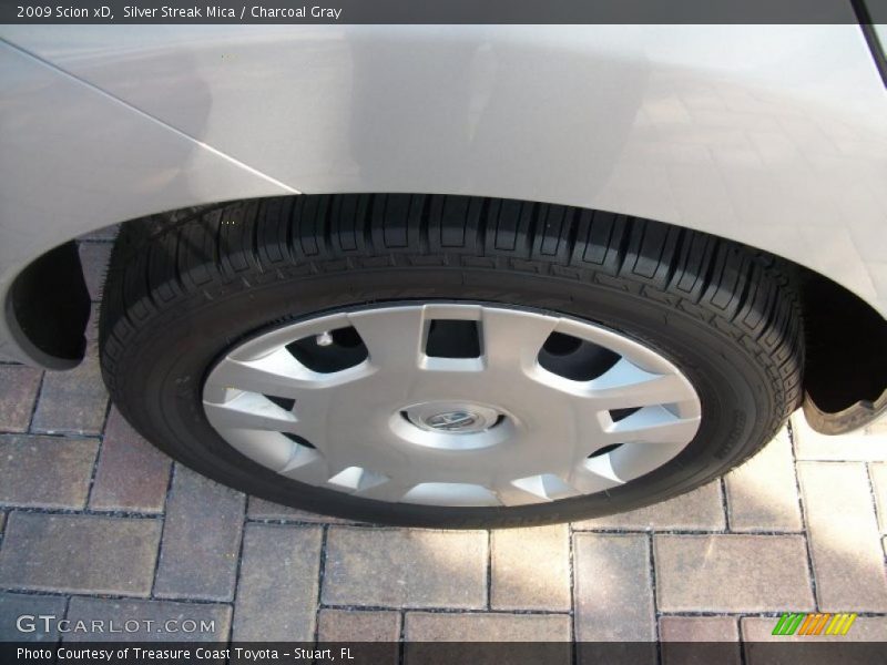 Silver Streak Mica / Charcoal Gray 2009 Scion xD