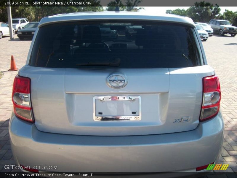 Silver Streak Mica / Charcoal Gray 2009 Scion xD