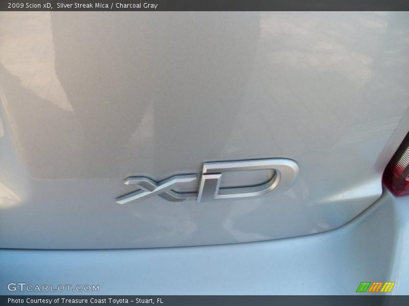 Silver Streak Mica / Charcoal Gray 2009 Scion xD
