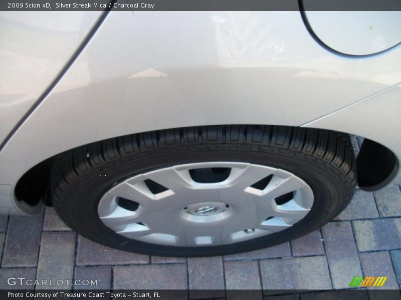 Silver Streak Mica / Charcoal Gray 2009 Scion xD