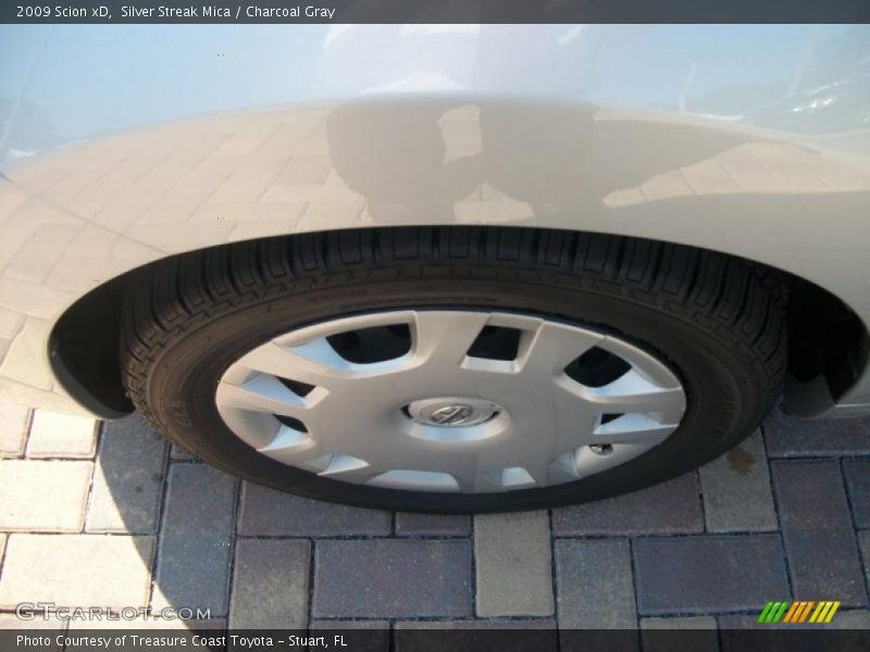 Silver Streak Mica / Charcoal Gray 2009 Scion xD