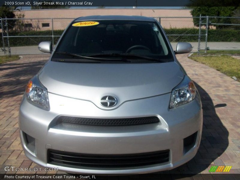 Silver Streak Mica / Charcoal Gray 2009 Scion xD