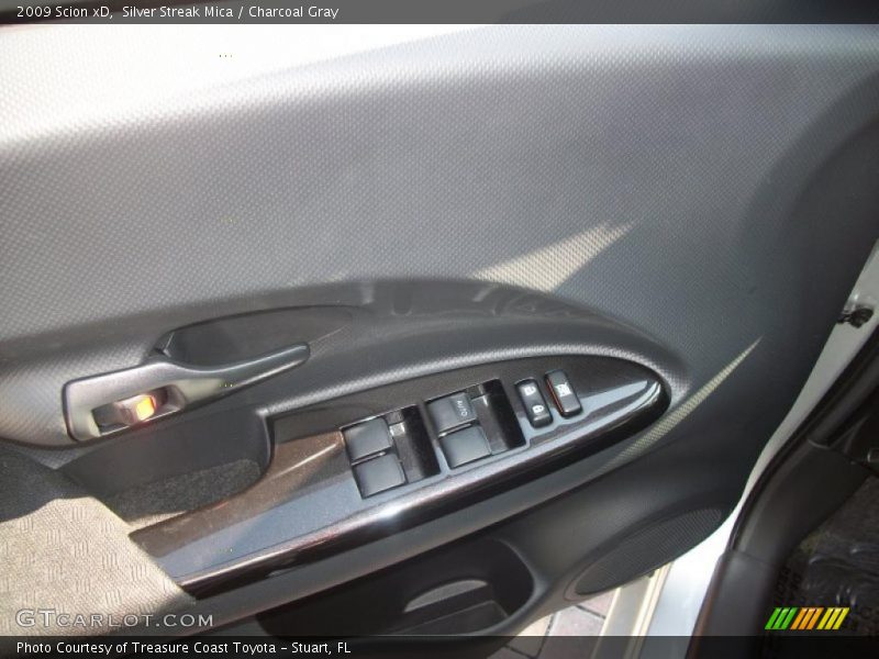 Silver Streak Mica / Charcoal Gray 2009 Scion xD