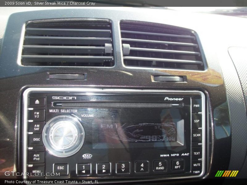 Silver Streak Mica / Charcoal Gray 2009 Scion xD