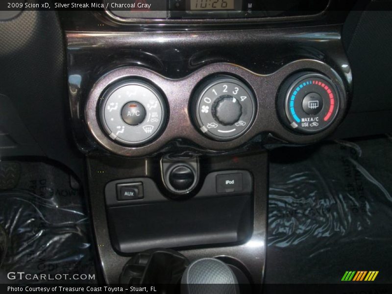 Silver Streak Mica / Charcoal Gray 2009 Scion xD