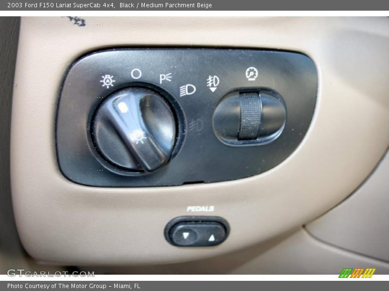 Black / Medium Parchment Beige 2003 Ford F150 Lariat SuperCab 4x4