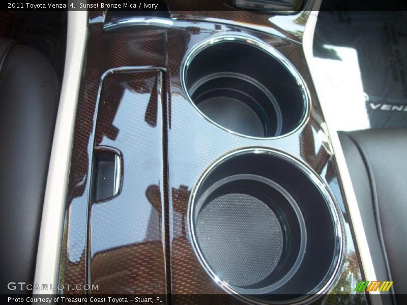Sunset Bronze Mica / Ivory 2011 Toyota Venza I4